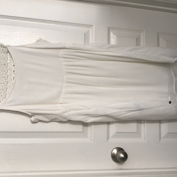 Roxy with white dress - Picture 6 of 8